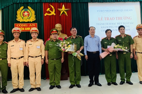 Trao thưởng phá án ma túy, bắt 2 đối tượng thu giữ 50kg ma túy đá, hồng phiến