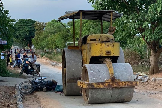 Nữ công nhân tử vong vì bị xe lu cán ở Nghệ An