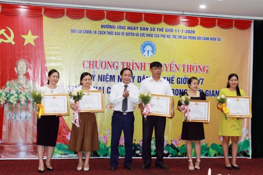 Nghệ An khen thưởng 5 địa phương làm tốt công tác giảm sinh con thứ 3