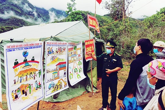 Bộ đội vùng biên Nghệ An vẽ tranh tuyên truyền phòng, chống dịch Covid-19