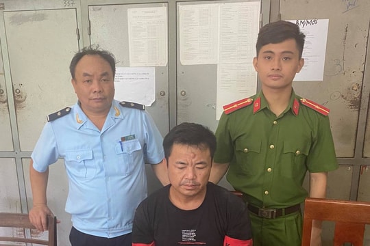 Dắt lưng hàng trăm viên ma túy tổng hợp cùng heroin chạy trốn lực lượng truy đuổi