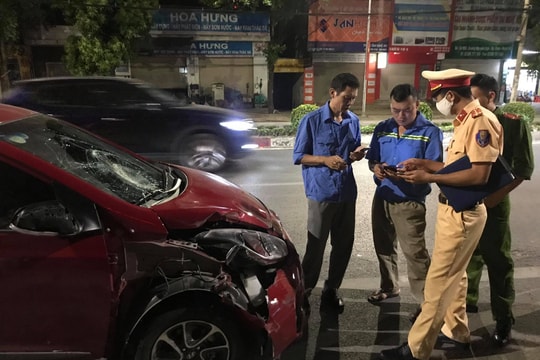 Nghệ An: Đang quét dọn vệ sinh, nữ công nhân bị ô tô tông văng hàng chục mét