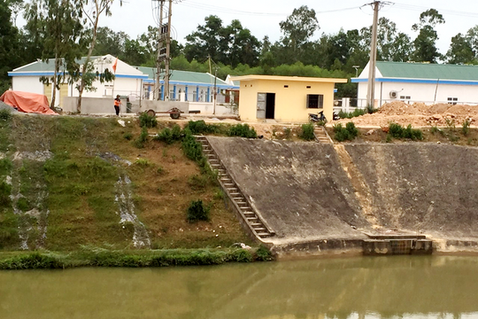 Nhà máy Xi măng Đô Lương bơm gần 80.000 m3 nước giúp dân cứu hạn cho lúa