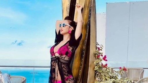 'Gái 4 con' Jennifer Phạm khoe đường cong ngưỡng mộ 