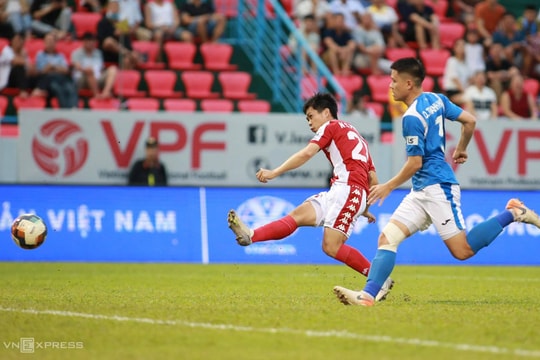 Công Phượng không bất ngờ khi TP HCM thắng đậm; Fanpage Heerenveen giảm mạnh lượng theo dõi