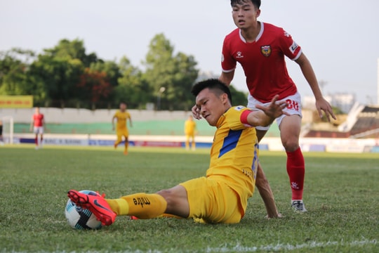 Sông Lam Nghệ An trả giá đắt sau trận hòa trước Hồng Lĩnh Hà Tĩnh