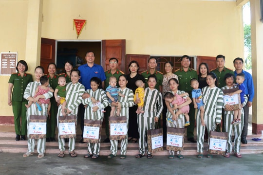 Ấm áp chương trình ‘Thắp sáng ước mơ hoàn lương’