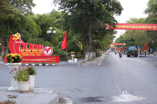 Rực rỡ cờ hoa chào mừng Đại hội Đảng bộ TP Vinh nhiệm kỳ 2020 - 2025