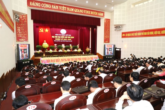 Đồng chí Phan Đức Đồng tiếp tục được bầu giữ chức Bí thư Thành ủy Vinh