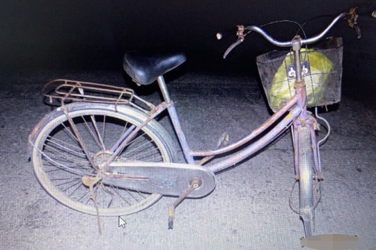 Va chạm với xe container giữa đêm, người đàn ông đi xe đạp tử vong tại chỗ