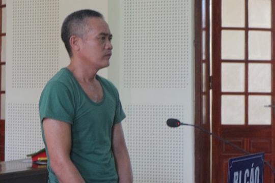 Cãi nhau chuyện đất nghĩa trang, gã đàn ông đâm hàng xóm tử vong