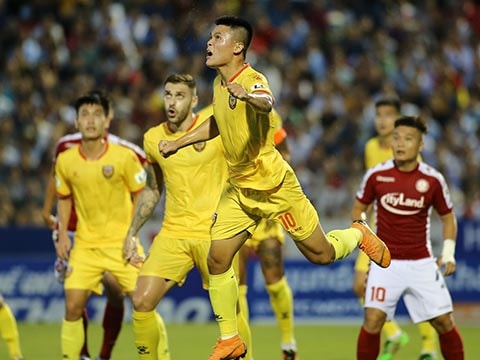 ‘Hà Nội FC sẽ có lợi thế hơn sau khi có Văn Hậu’; Công Phượng nhạt nhòa, TP.HCM thất thủ