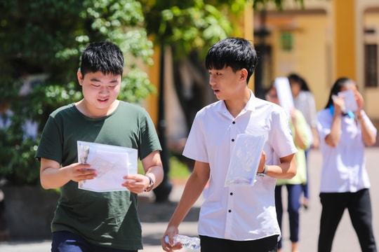 Đề thi Ngữ văn vào lớp 10 của Nghệ An đề cao tinh thần sống là phải cống hiến