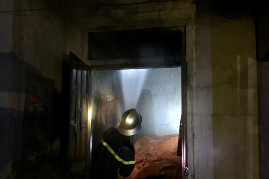 Chập điện, một nhà dân phát hỏa trong đêm