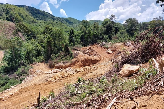 Yêu cầu kiểm tra, xác minh vụ khai thác trái phép quặng đá thạch anh ở Nghệ An