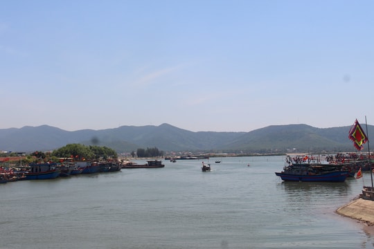 Khắc phục tồn tại, đẩy nhanh tiến độ nạo vét Lạch Cờn 