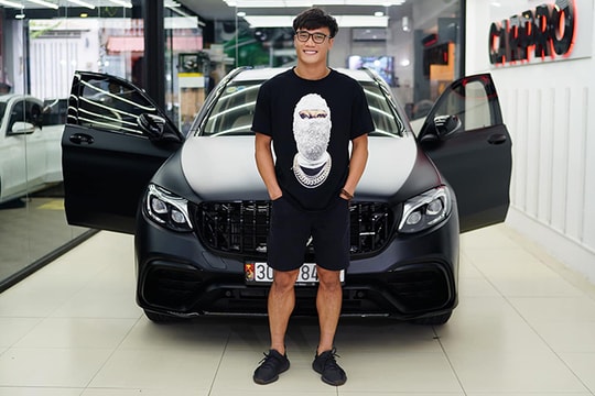 Thủ môn Bùi Tiến Dũng nâng cấp, đổi màu xế sang