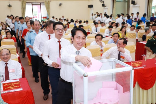 Danh sách Ban Chấp hành Đảng bộ, Ban Thường vụ Đảng ủy Khối CCQ tỉnh Nghệ An nhiệm kỳ 2020 - 2025