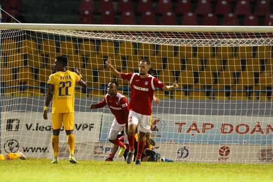 Người cũ Jeremie Lynch gieo sầu, Sông Lam Nghệ An trắng tay tại Cẩm Phả