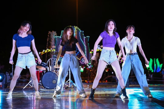 Lễ hội biểu diễn âm nhạc đường phố ở phố biển Cửa Lò