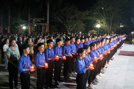 Trang trọng lễ thắp nến tri ân tại Nghĩa trang Liệt sỹ Quốc tế Việt - Lào