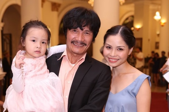 NSƯT Công Ninh trải lòng về cuộc hôn nhân với vợ kém 22 tuổi