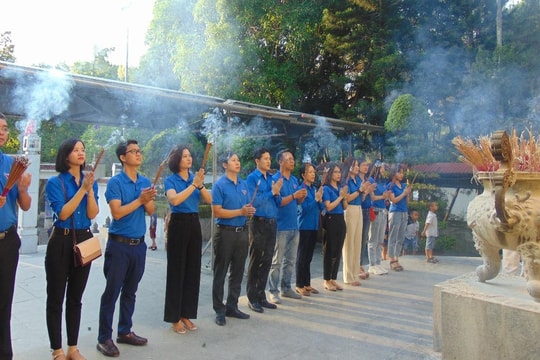 Tuổi trẻ Tỉnh ủy Nghệ An tri ân các anh hùng liệt sỹ