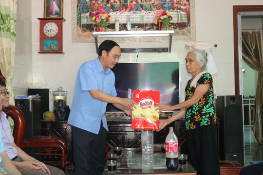 Ban Tuyên giáo Tỉnh ủy thăm, tặng quà các thương bệnh binh