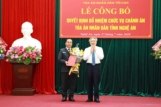 Trao Quyết định bổ nhiệm Chánh án Tòa án nhân dân tỉnh Nghệ An