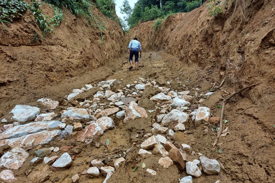 ‘Đường khai thác keo’ hay đường khai thác trái phép quặng đá thạch anh?