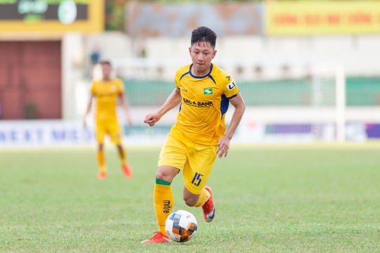 Tiền vệ Nguyễn Phú Nguyên: Bao giờ mới hết phận 'người thừa' ở sân Vinh?