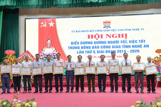 Nghệ An biểu dương 143 điển hình người tốt việc tốt trong đồng bào Công giáo