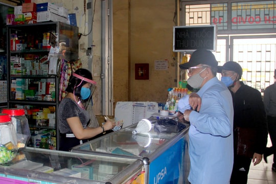 Nghệ An: Người dân phải đeo khẩu trang, sát khuẩn tay khi mua bán tại các chợ dân sinh