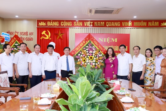 Bí thư Tỉnh ủy Nghệ An chúc mừng ngày truyền thống ngành Tuyên giáo của Đảng