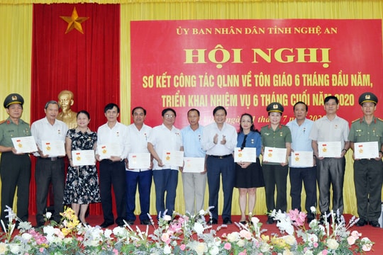 14 cá nhân được nhận Kỷ niệm chương Vì sự nghiệp quản lý nhà nước về tôn giáo