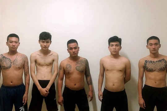 Bắt 11 thanh niên cầm dao hỗn chiến trong đêm