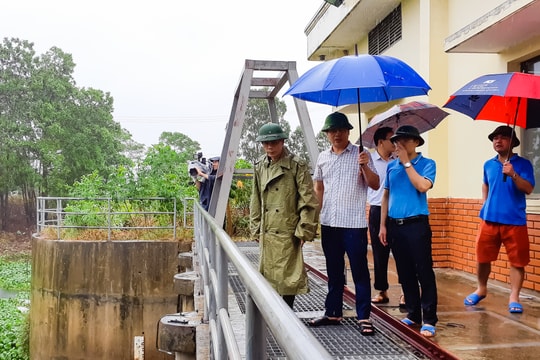 Chủ tịch UBND Thành phố Vinh kiểm tra công tác phòng, chống bão số 2