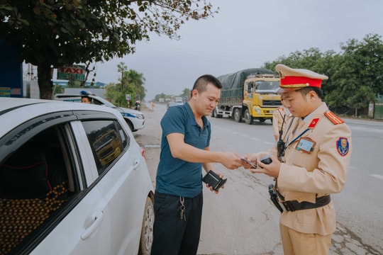 Khi tuần tra, kiểm soát, Cảnh sát giao thông có những quyền gì?