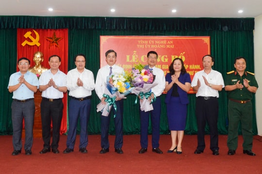 Trao Quyết định điều động, chỉ định Bí thư, Phó Bí thư Thị ủy Hoàng Mai