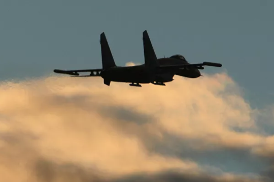 Nga đưa máy bay chiến đấu Su-27 chặn các máy bay trinh sát Mỹ trên Biển Đen 