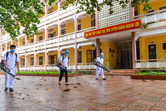 Nghệ An hoàn thành phun thuốc khử khuẩn tất cả các điểm thi tốt nghiệp THPT