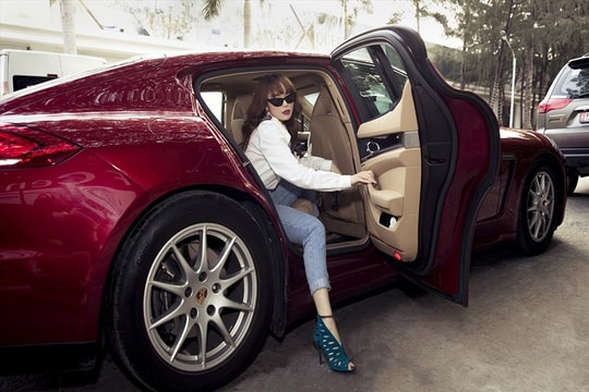 Xế hộp 6 tỉ của nữ ca sĩ Minh Hằng có gì đặc biệt?