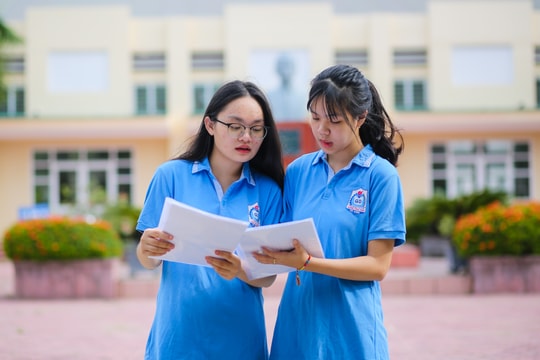 Đôi bạn thân cùng lớp giành thủ khoa 'kép' vào Trường Phan Bội Châu