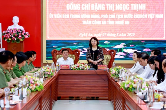 Phó Chủ tịch nước Đặng Thị Ngọc Thịnh làm việc với Công an Nghệ An