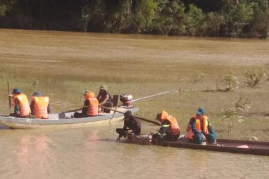 Tìm kiếm người đàn ông mất tích khi đánh cá trên sông Lam