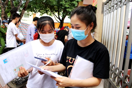 Thí sinh Nghệ An 'thở phào' vì đề Toán dễ, dự báo điểm thi sẽ cao