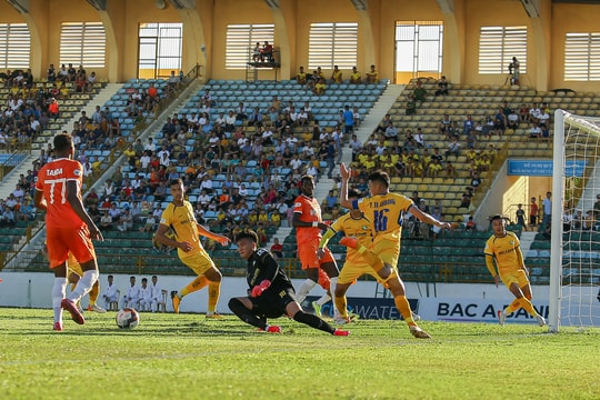 Tuyển Việt Nam tập trung: Lần đầu cho thủ môn Nguyễn Văn Hoàng của SLNA?