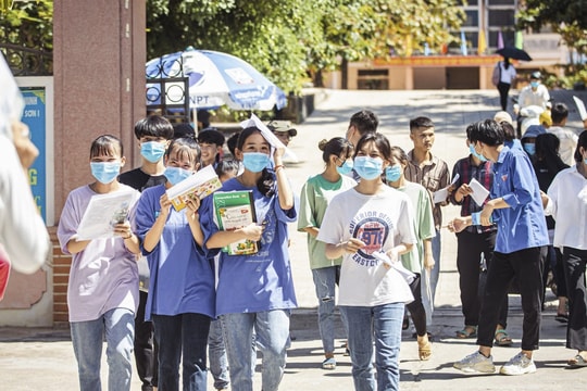 Đề thi tốt nghiệp THPT môn Lịch sử và Vật lý dài, nhiều thí sinh cho rằng khó có điểm cao