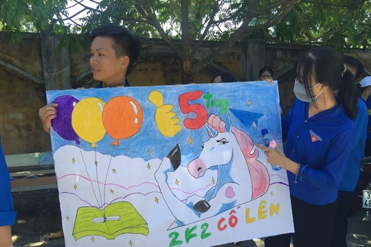 Vẽ tranh cổ động, làm thiệp Handmade cổ vũ thí sinh thi tốt nghiệp THPT