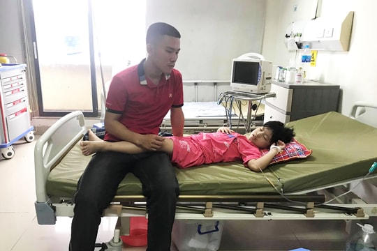 Hoàn cảnh đáng thương của hai anh em mồ côi, em gái bệnh hiểm nghèo đang hôn mê